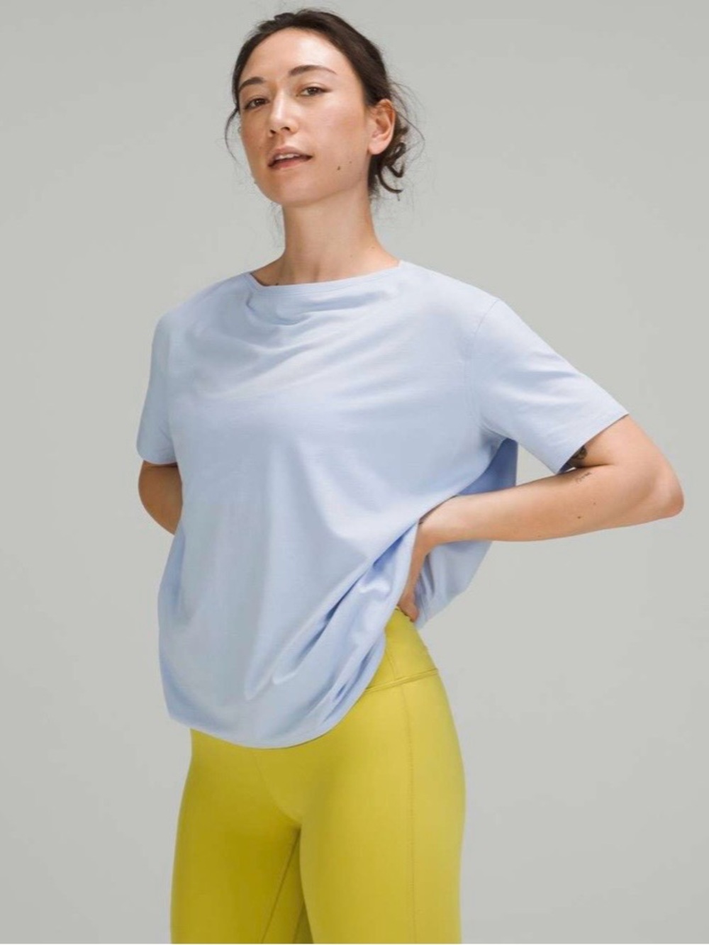 Lululemon back in action tee size 6